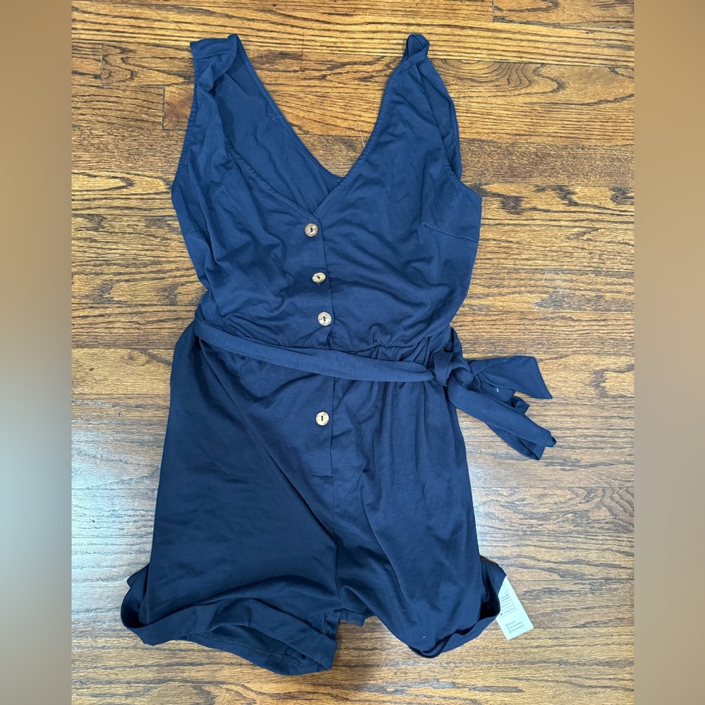 Cupshe Romper XL. New with tags. Navy.